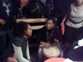 Percution dans les studios de tropiques fm