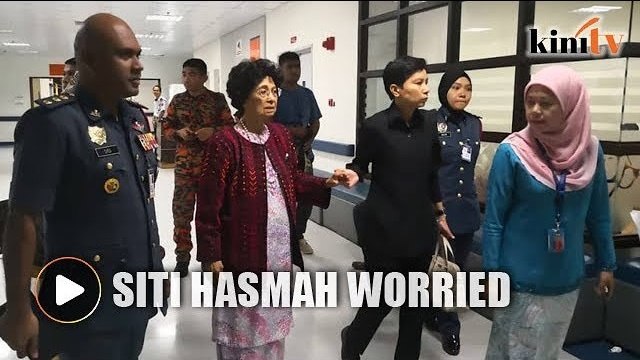 Siti Hasmah visits Muhammad Adib at IJN