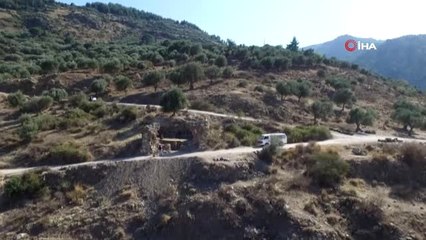 Hacet Dede Türbesi' Denilerek Çaput Bağlanan Yapının Manisa'nın İlk Mescidi Olan Fetih Mescidi...