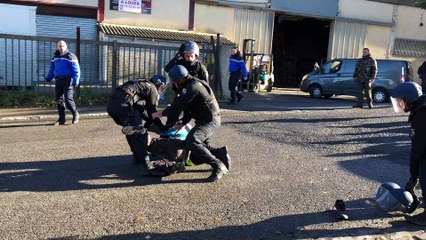 Bouc-Bel-Air : les gilets jaunes rassemblés devant la gendarmerie
