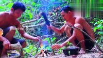 Cambodian wilderness food, caught a big squid, it is still the most fragrant