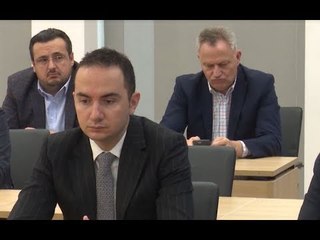Ora News - Salianji në mbledhje grupi: T'i djegim mandatet, të bashkohemi me studentët