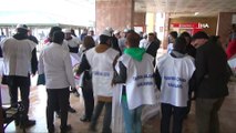 Kadın doktorun darp edilmesini protesto eden gruba bir doktor tepki gösterdi