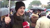 Studentet protestojne para Kryeministrise