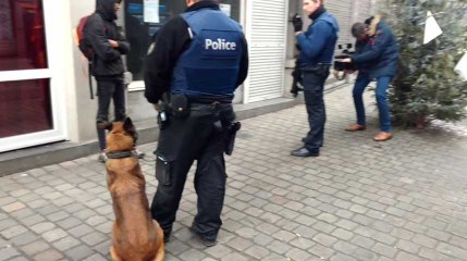 La police en Intervention dans le quartier de gare de Mons.Video Eric Ghislain