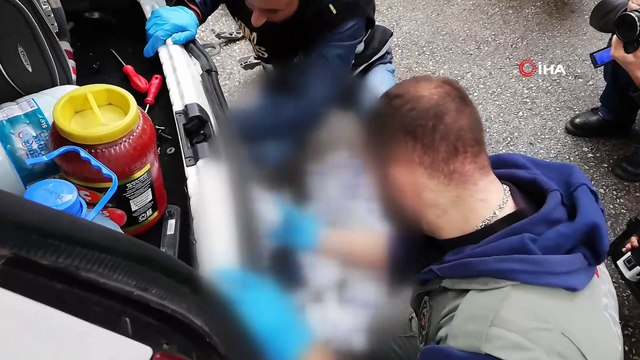 Otomobilden kaçak sigara fışkırdı...Kahramanmaraş’ta 2 bin 800 paket kaçak sigara ele geçirildi