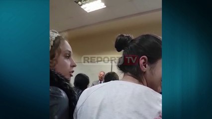 Dekani i Ekonomikut Dhori Kule takon studentë, i kërkohet dorëheqja