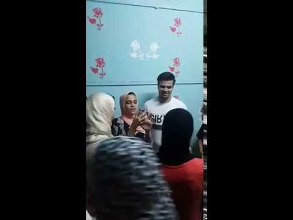 لحظه هجوم الجمهور علي حسين غاندي