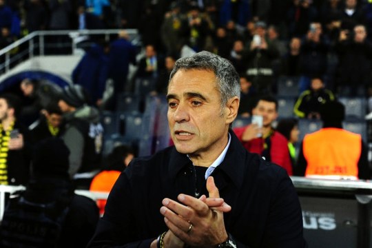 Fenerbahçeli Taraftarlardan Ersun Yanal'a Büyük Destek