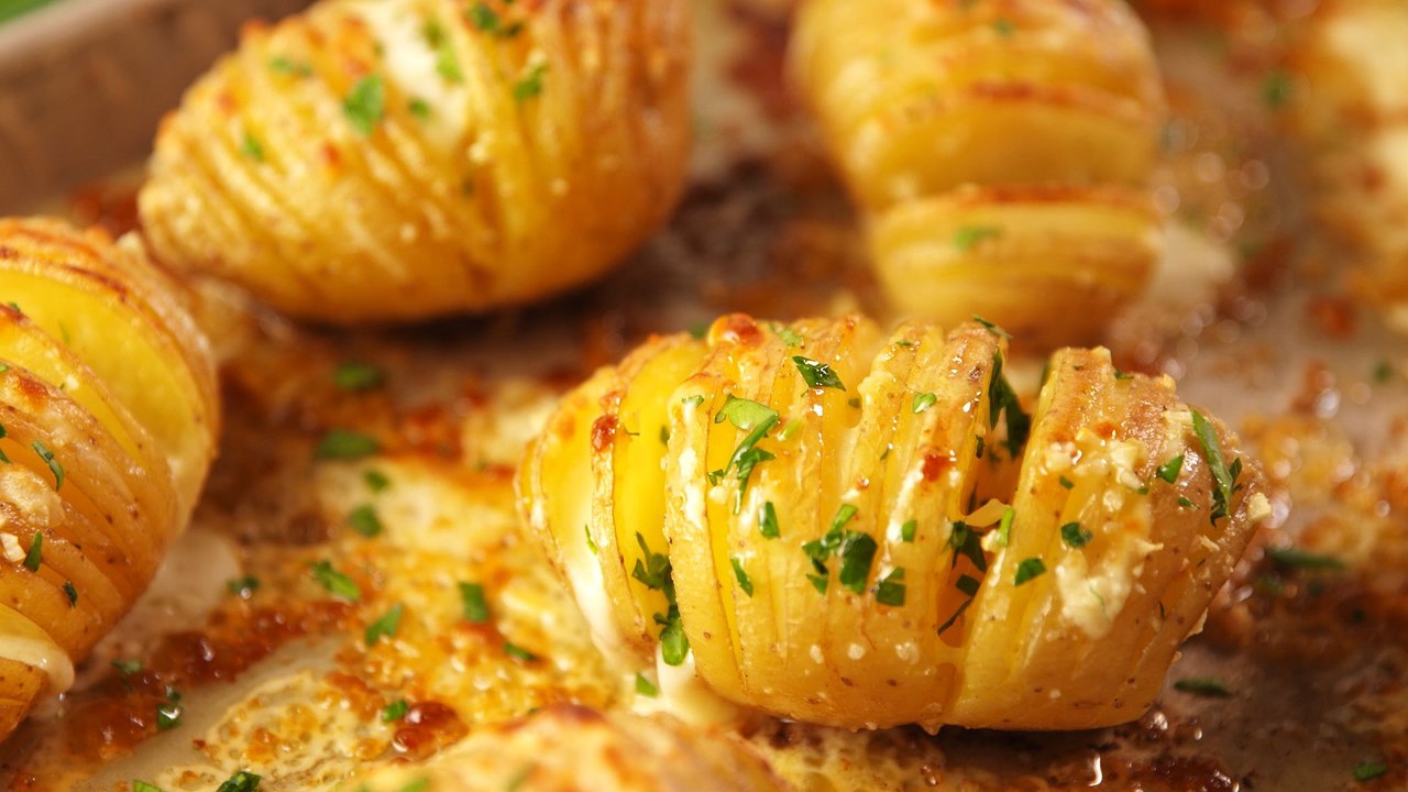 If You've Never Made These Hasselback Garlic Butter Potatoes, You're Seriously Missing Out