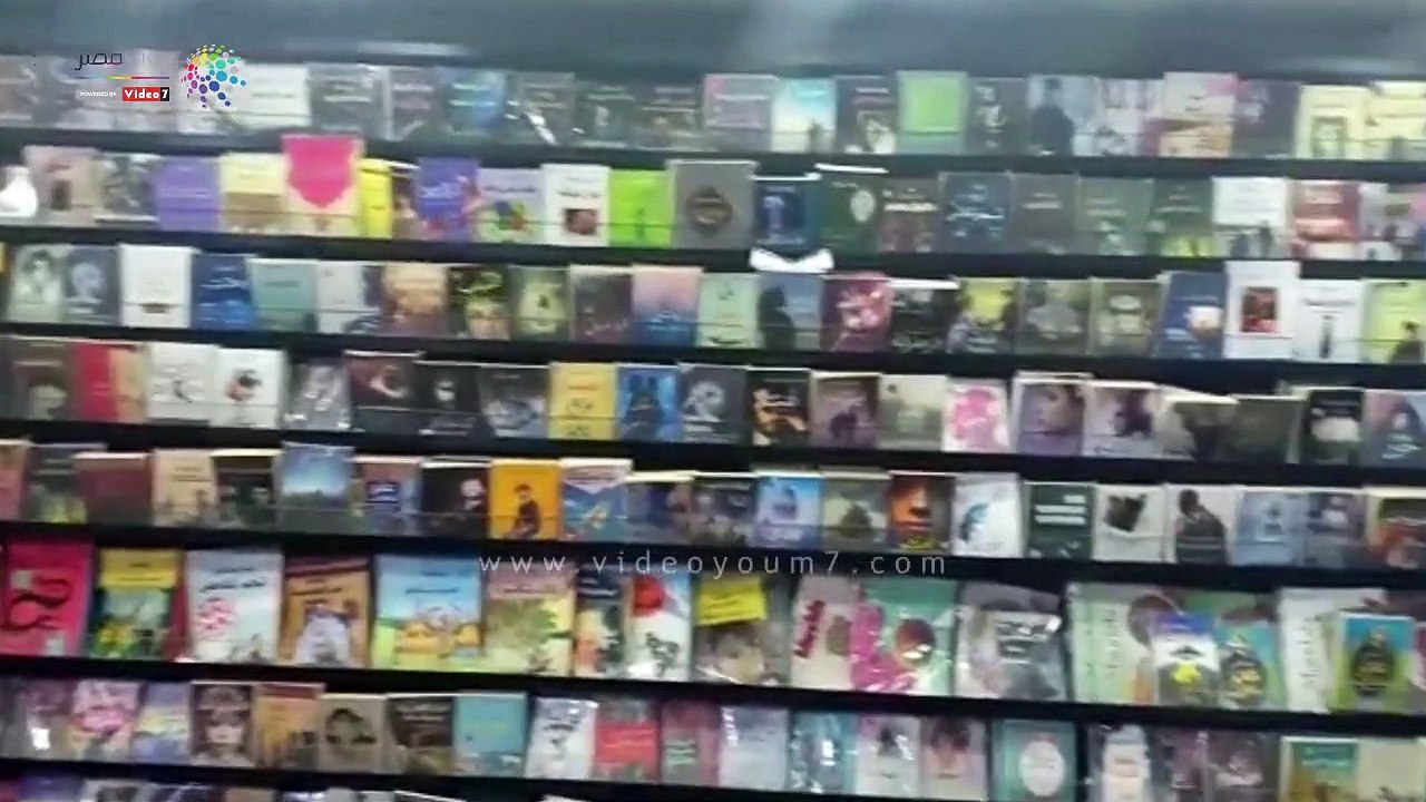 "بوك كافيه".. "مقلب قمامة" يتحول لمكتبة لاستعار...