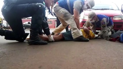 Homem fica ferido ao ser atropelado por carro