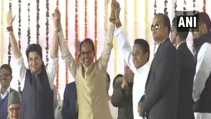 ಕಮಲ್ ನಾಥ್ ಪ್ರಮಾಣವಚನ: ವ್ಯಾಪಕ ಪ್ರಶಂಸೆಗೊಳಗಾದ ಶಿವರಾಜ್ ಸಿಂಗ್ ನಡೆ | Oneindia Kannada