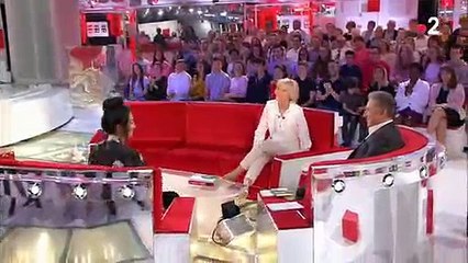 La chanteuse Hoshi explique ses débuts chez Michel Drucker dans "Vivement Dimanche sur France 2