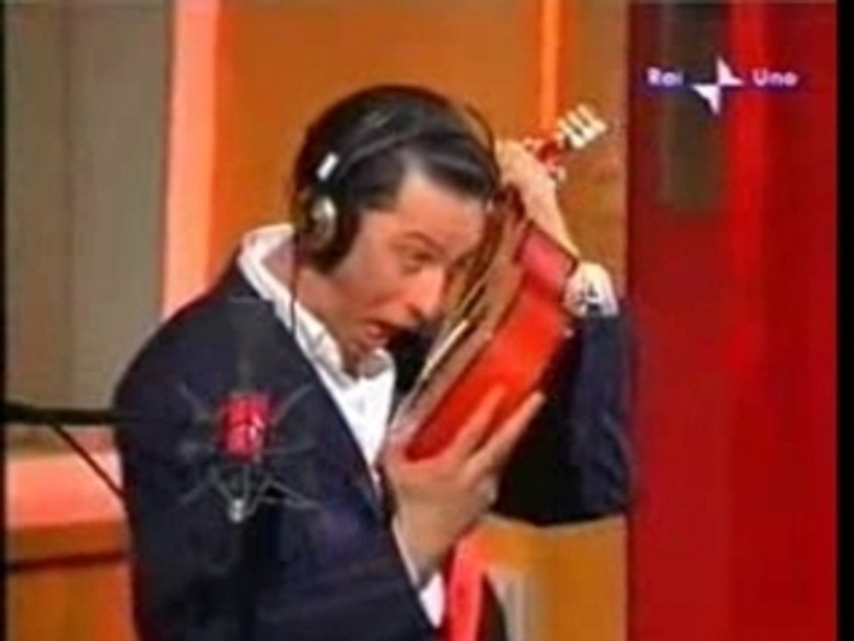 Fiorello imita Carla Bruni