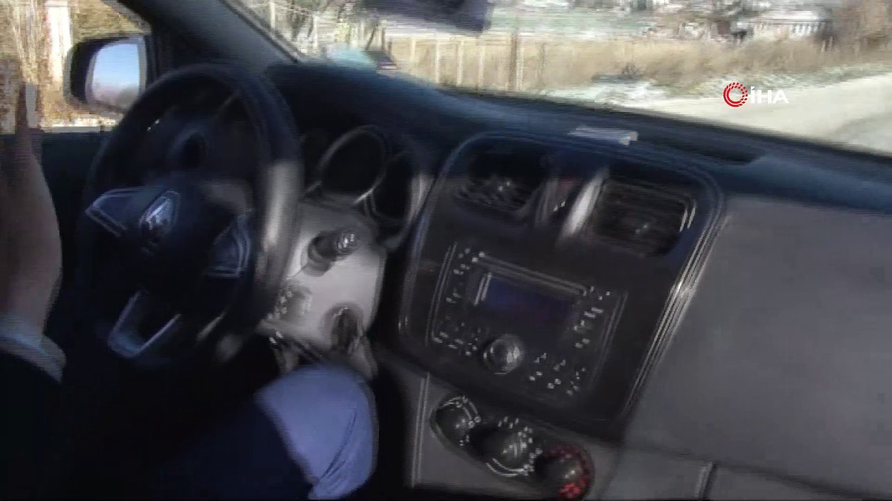 Bu yolda fizik kuralları işlemiyor...Mahalle sakini Aktaş:'Rampadan aşağı doğru inen vitesi boşa alınmış araç, belli bir mesafeden sonra yolun ortalarında kendi kendine geri gitmeye başlıyor'