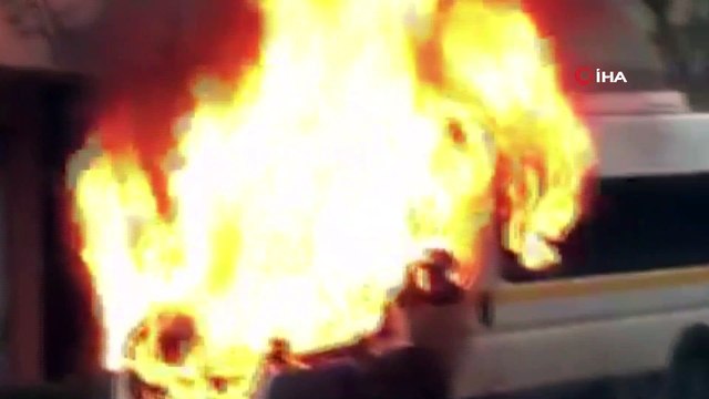Seyir halindeki servis minibüsü alev aldı, ilk müdahale yaşlı teyzeden geldi
