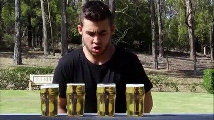 Il va boire ses 4 bières en moins de dix secondes !!
