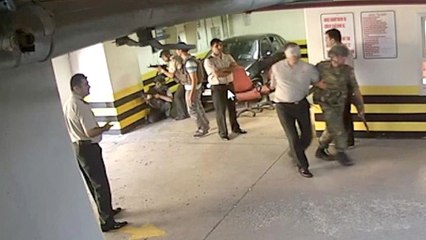 Télécharger la video: FETÖ'cü Darbeciler Rehineleri 'Canlı Kalkan' Yapmış