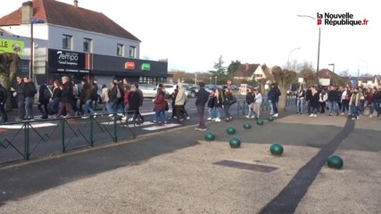 VIDEO. Lycéens et professeurs contre la réforme du bac à Romorantin