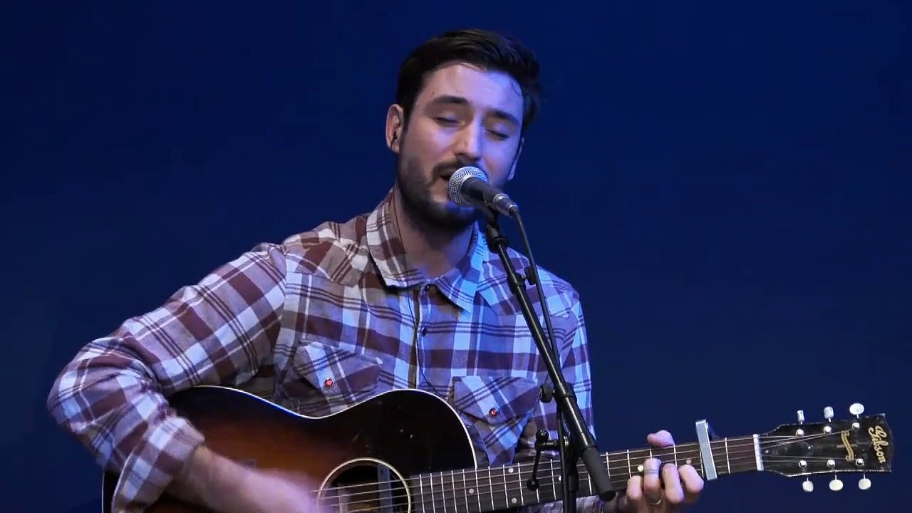 Jérémy Frérot interprète en live "Tu donnes" sur Europe 1