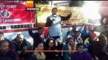 मदरसा शिक्षक संगठन ने शाहजहांपुर कलक्ट्रेट में कटोरा लेकर किया प्रदर्शन