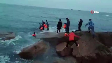 - Çin Donanma Askerleri İntihar Girişiminde Bulunan Kadını Kurtardı