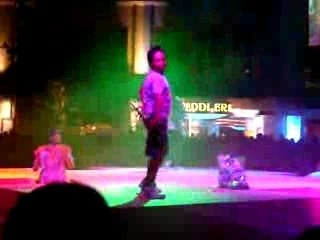 Clarke Quay 08 Countdown (funny guy)2