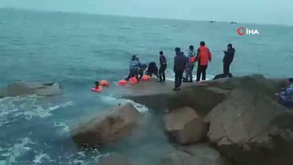 Çin Donanma Askerleri İntihar Girişiminde Bulunan Kadını Kurtardı