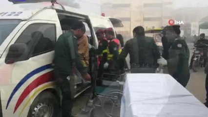 Pakistan'da Okul Servisine Tren Çarptı: 12 Yaralı