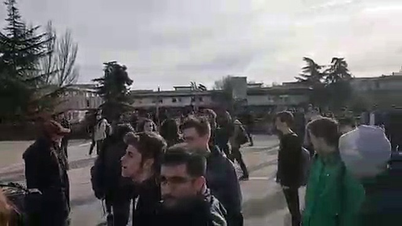Jóvenes UAB amenazados por independentistas