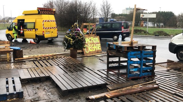 Destruction du campement des gilets jaunes à Quimper