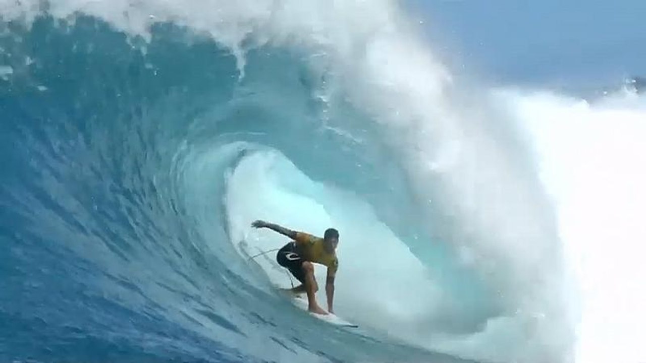 Gabriel Medina faz história nos "tubos" do Havai