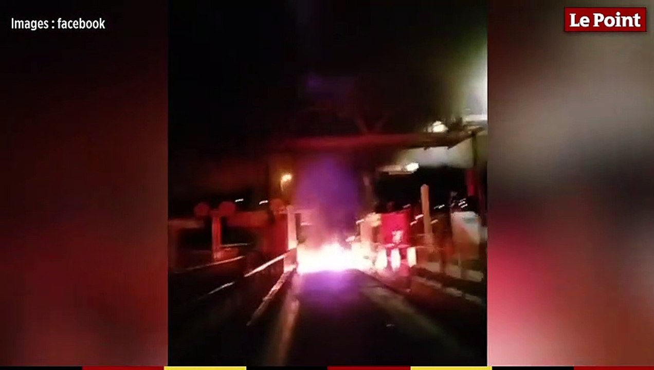 Gilets jaunes - Var  nouvel incendie de péage à Bandol