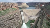 Dicle Barajı'na Yeni Kapak Yerleştiriliyor...baraj Havadan Görüntülendi