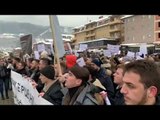 Protestat e studentëve në Tetovë pengohen nga policia