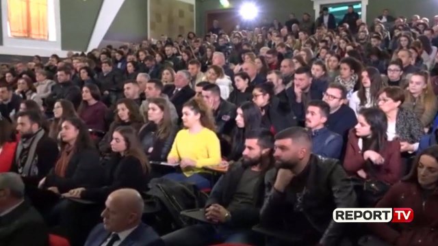 Report TV - Rama dialog me studentët e UBT: Në janar do të paguani vetëm 50% të tarifës së studimit