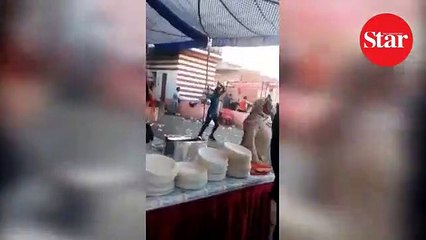 Böyle düğün görülmedi!; Bir anda saldırdılar