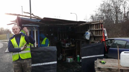 Fontenoy gilets jaune rond point de la sucrerie et leur abri de nuit 18.12.2018