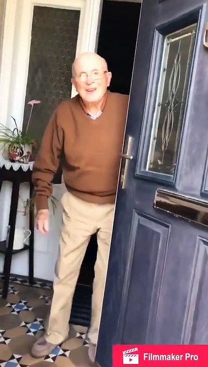 Elle a capturé l'adorable réaction de son grand père à chaque fois qu'elle lui rendait visite!