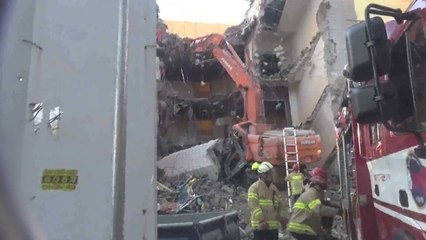 건물 철거작업 중 벽 무너져 굴착기 기사 숨져 / YTN