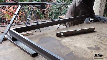 Assemblage d'un garde-corps droit en fer.