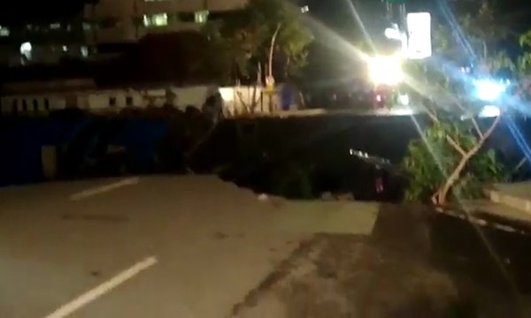 Simak! Keterangan Wakil Wali Kota Surabaya Soal Amblesnya Jalan di Surabaya