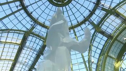 Βόλτες στον πάγο στο χριστουγεννιάτικο Παρίσι