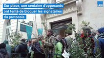 Le protocole d'accord sur les bassines signé, manifestation tendue devant la préfecture des Deux-Sèvres