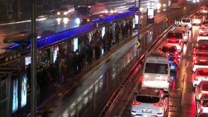 İstanbul E-5’te trafik yoğunluğu yüzde 80’lere ulaştı