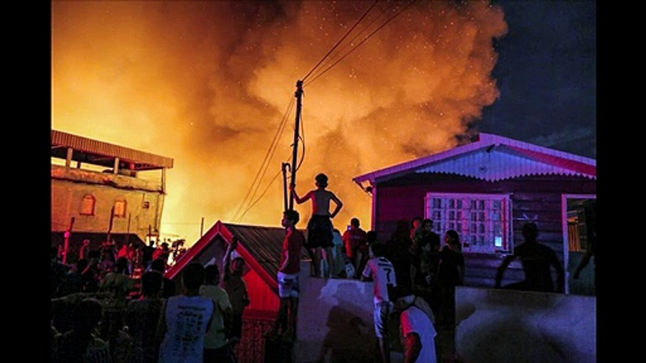Incêndio devasta bairro de Manaus