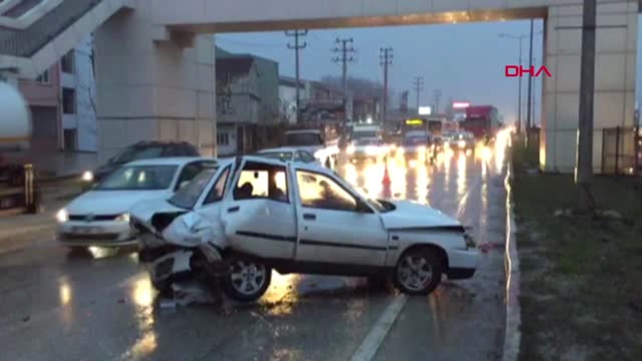 Bursa İnegöl'de Zincirleme 2 Kaza; 1'i Bebek 4...