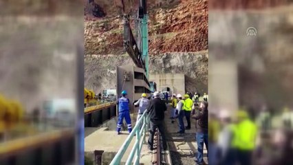 Dicle Barajı'nda kopan kapağın yenisi takılıyor (2) - DİYARBAKIR