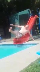 Lui il ne fera plus jamais de toboggan de sa vie